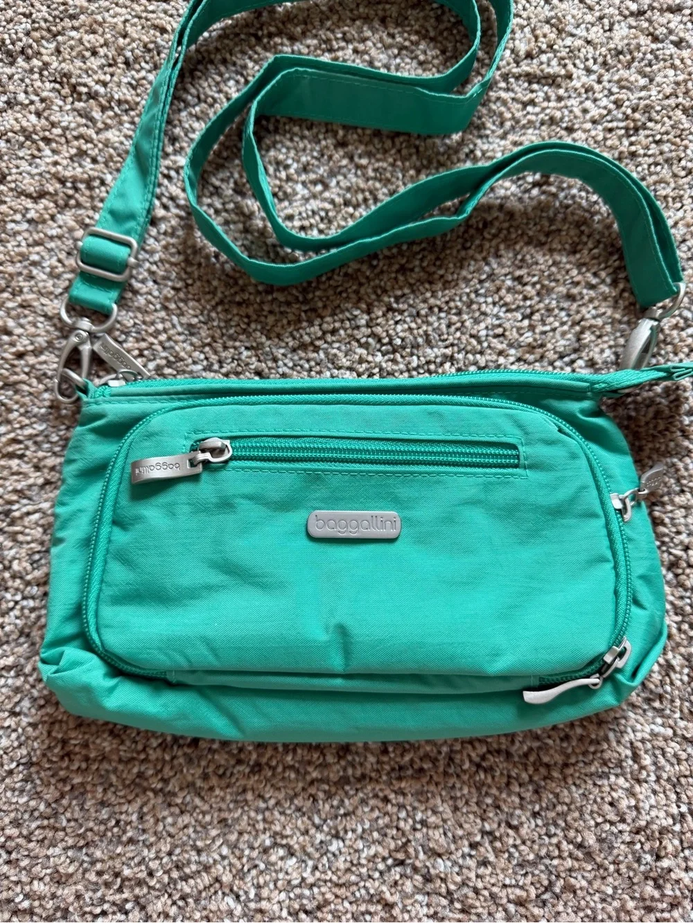 BAGGALLINI Kelly Green Small Nylon Zippered Crossbody Shoulder Bag